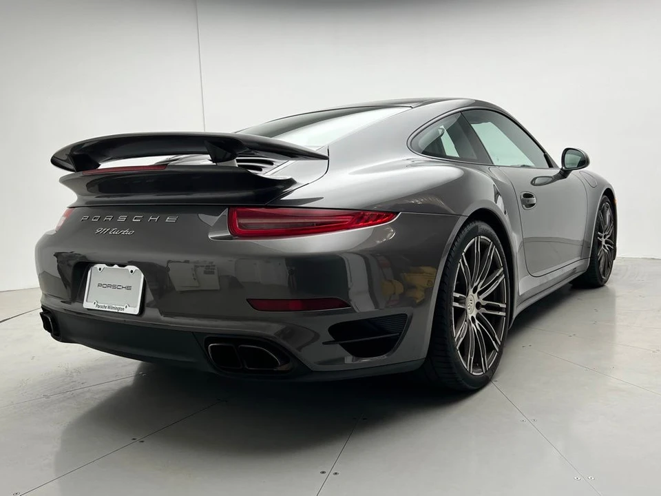 2015 Porsche 911 - Image 22 of 27