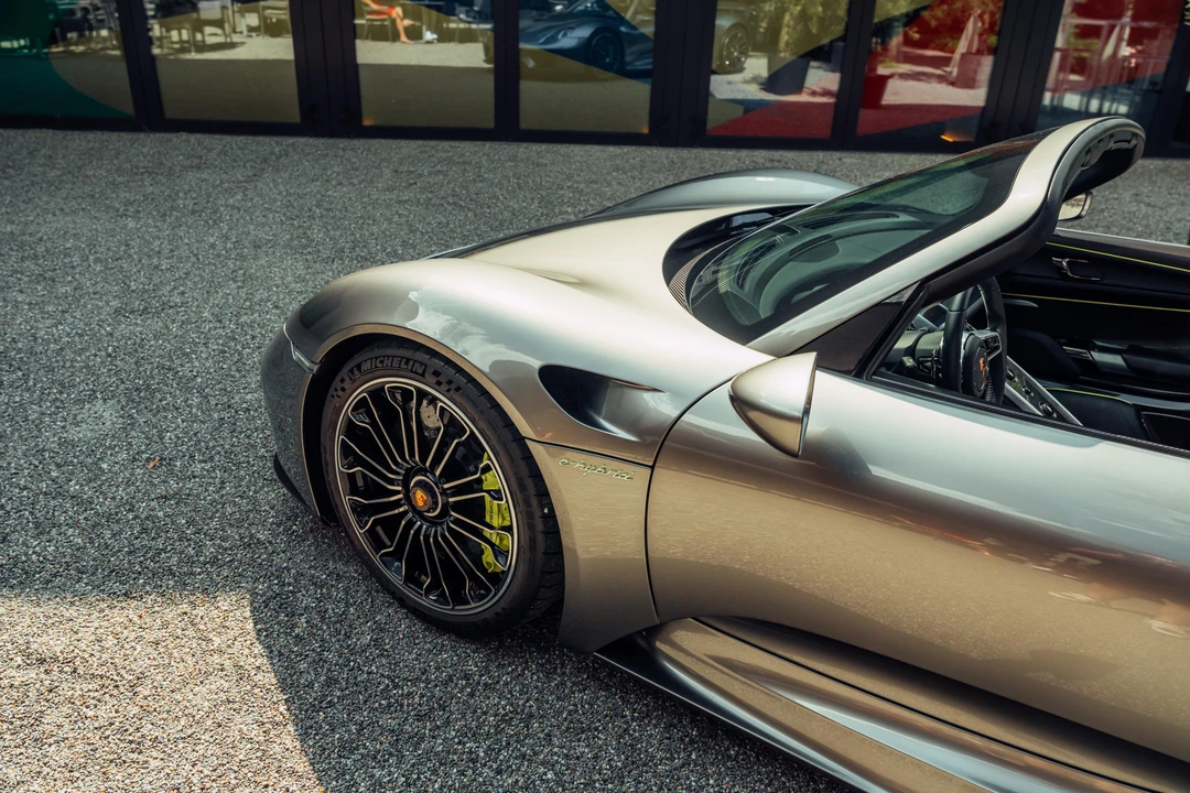 2015 Porsche 918 Spyder - Image 23 of 31