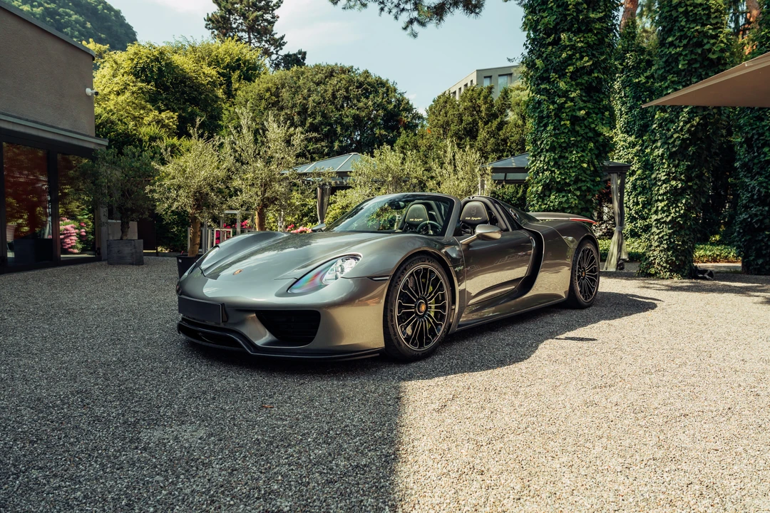 2015 Porsche 918 Spyder - Image 8 of 31