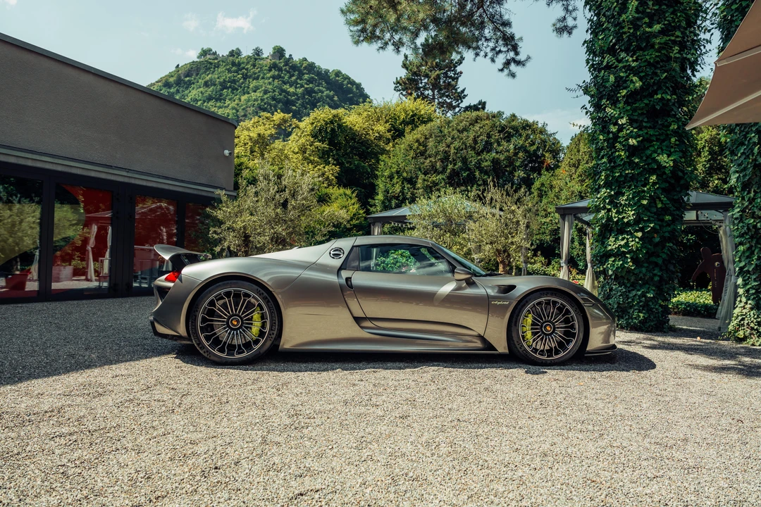 2015 Porsche 918 Spyder - Image 12 of 31