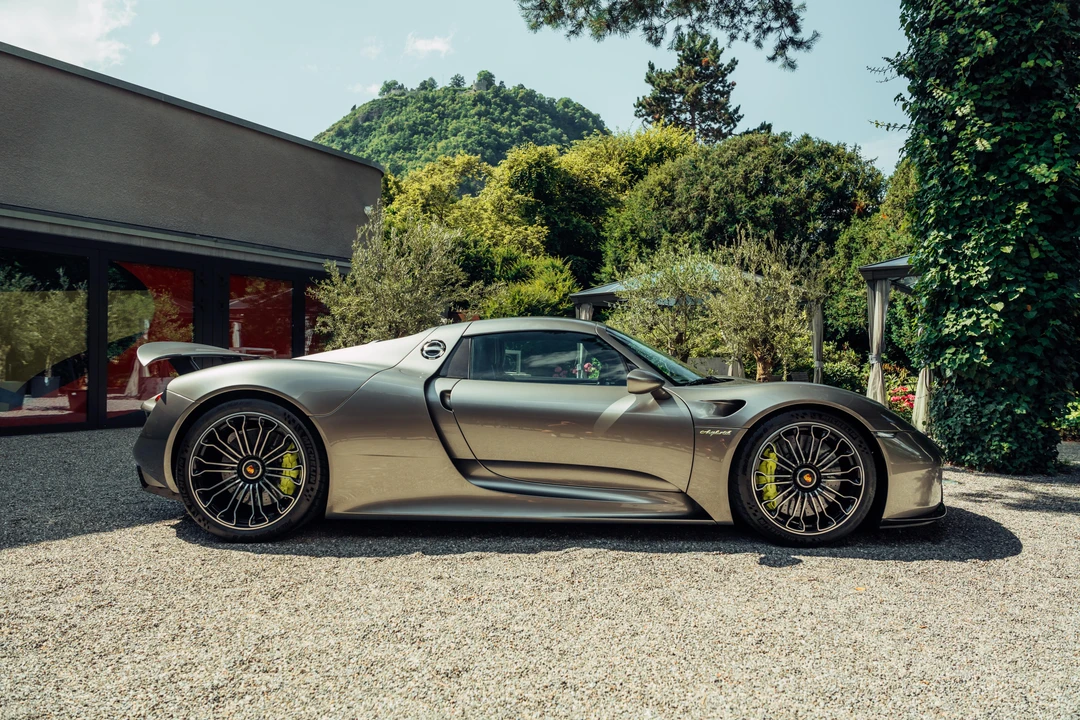 2015 Porsche 918 Spyder - Image 17 of 31
