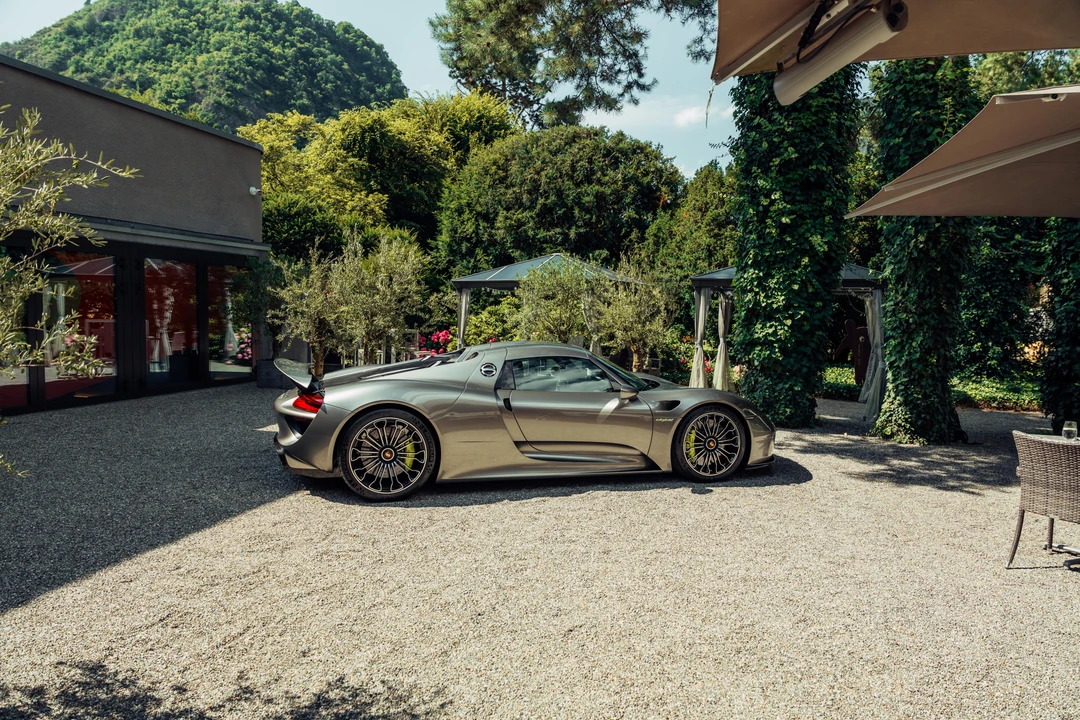2015 Porsche 918 Spyder - Image 16 of 31