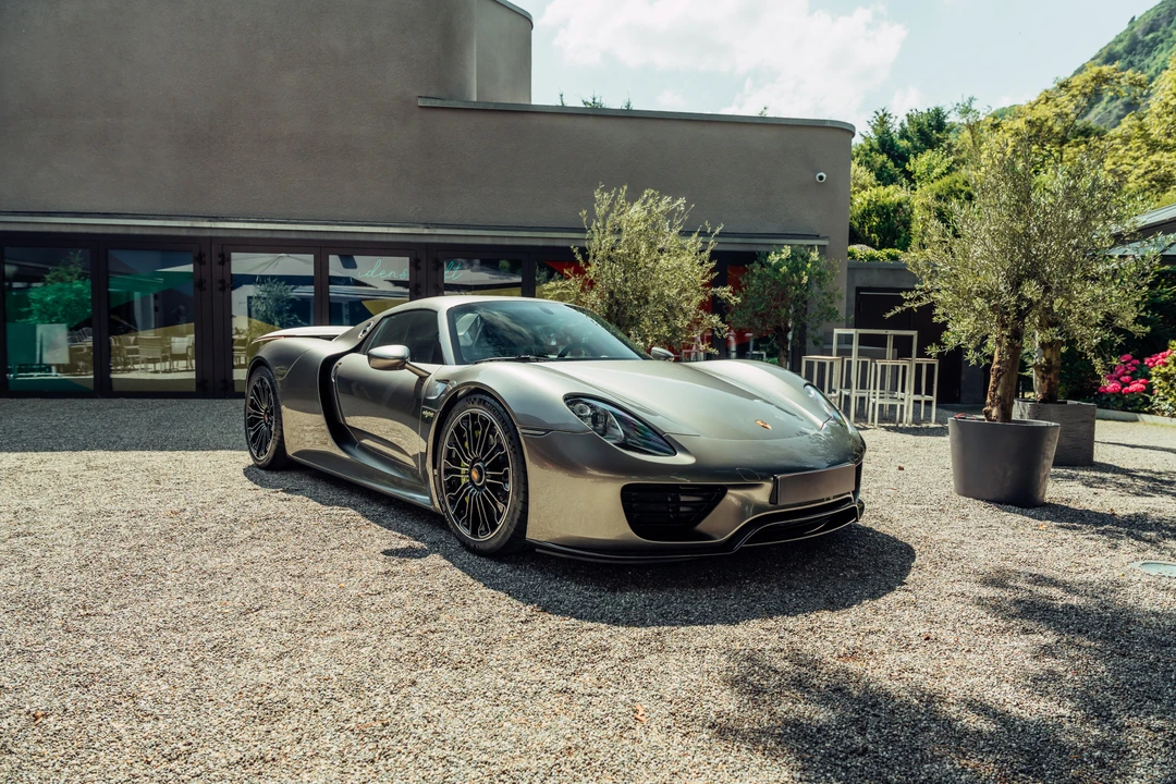 2015 Porsche 918 Spyder - Image 3 of 31