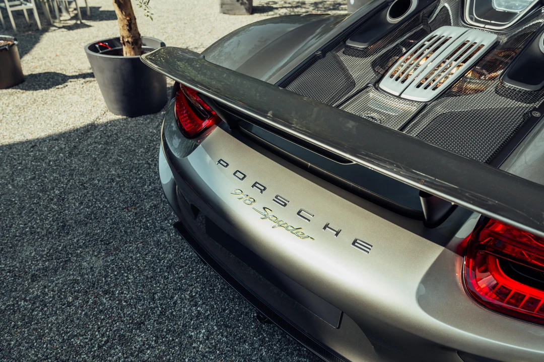 2015 Porsche 918 Spyder - Image 27 of 31