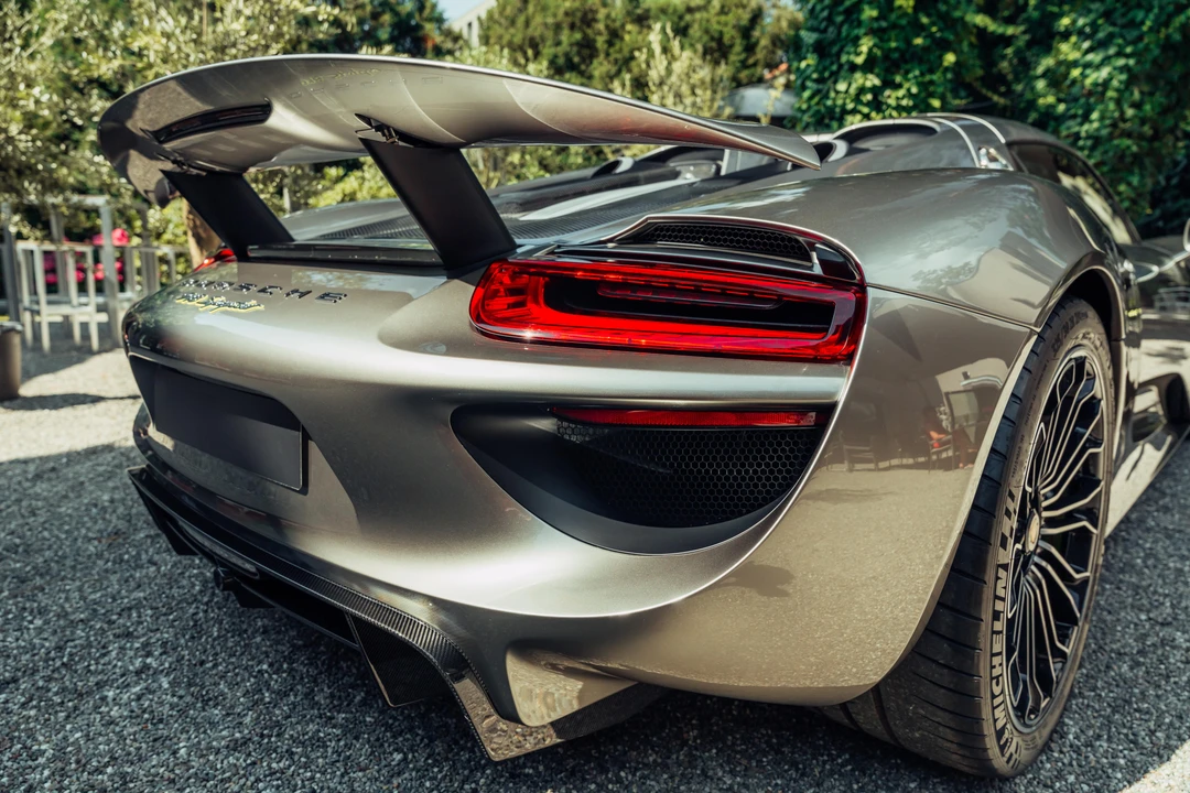 2015 Porsche 918 Spyder - Image 28 of 31
