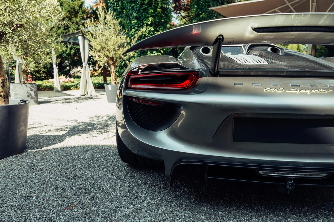 2015 Porsche 918 Spyder - Image 29 of 31