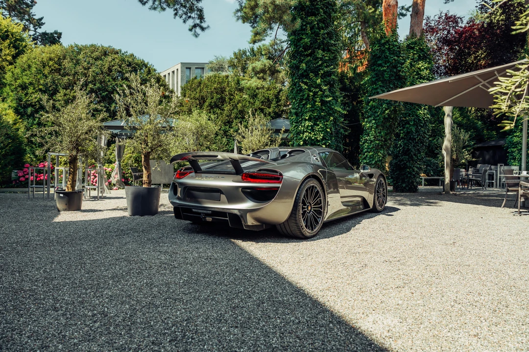 2015 Porsche 918 Spyder - Image 18 of 31