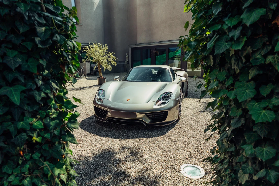 2015 Porsche 918 Spyder - Image 9 of 31