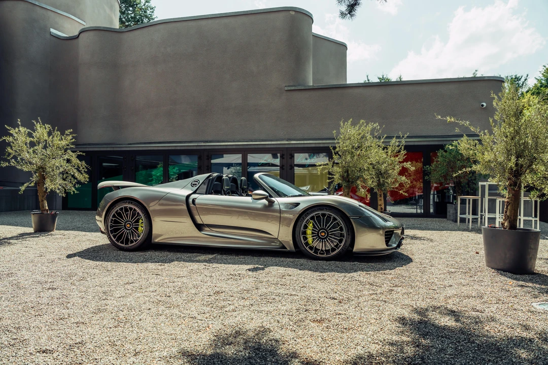 2015 Porsche 918 Spyder - Image 20 of 31