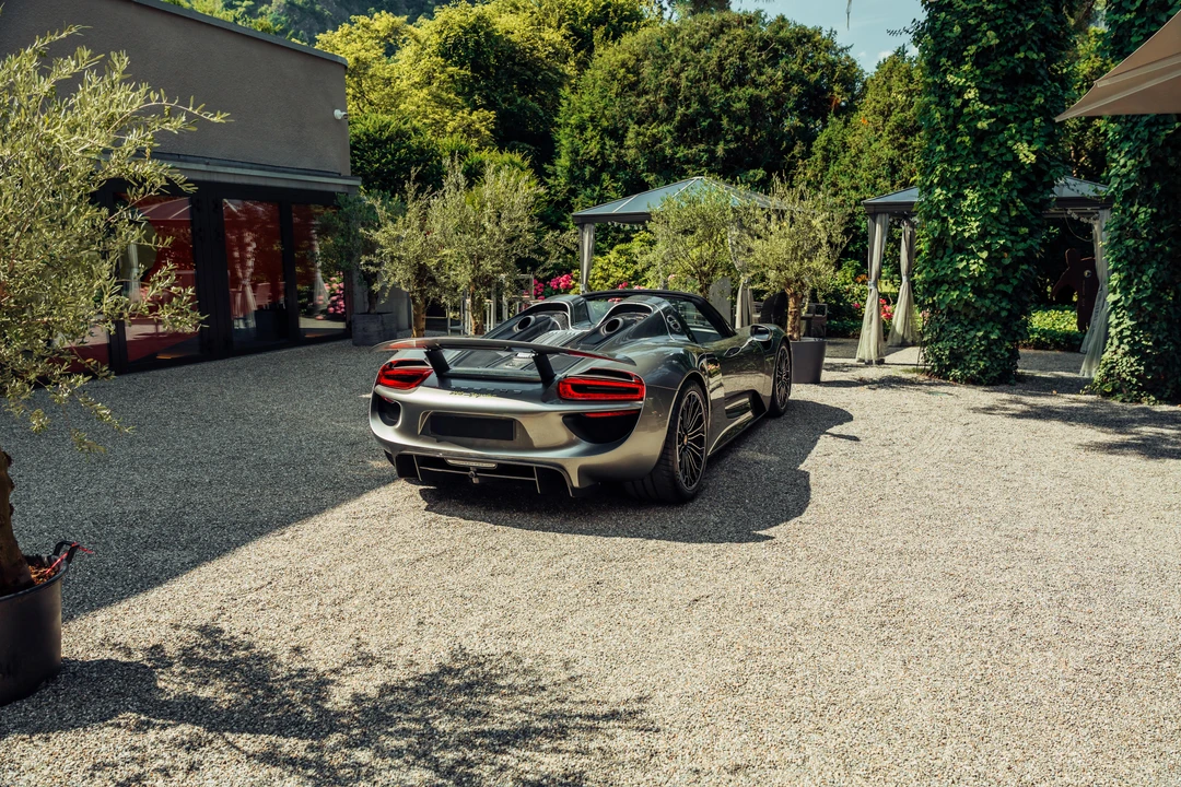 2015 Porsche 918 Spyder - Image 13 of 31