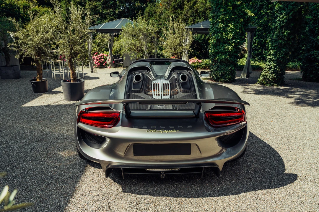 2015 Porsche 918 Spyder - Image 6 of 31