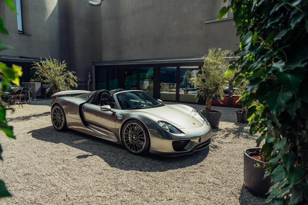 2015 Porsche 918 Spyder - Image 10 of 31