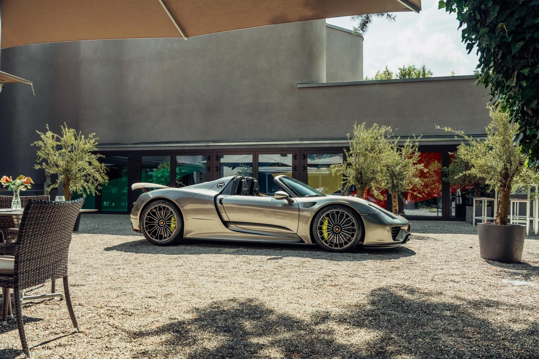 2015 Porsche 918 Spyder - Image 11 of 31