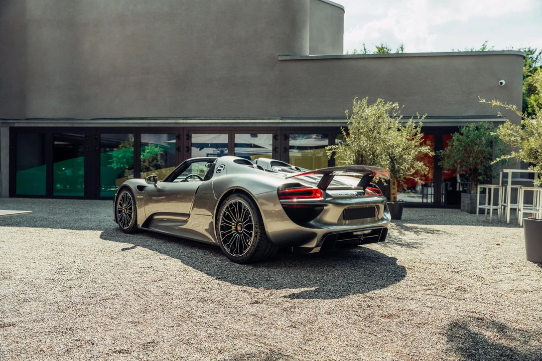 2015 Porsche 918 Spyder - Image 7 of 31