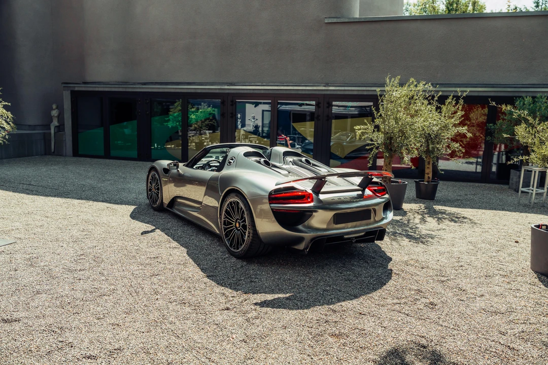 2015 Porsche 918 Spyder - Image 15 of 31