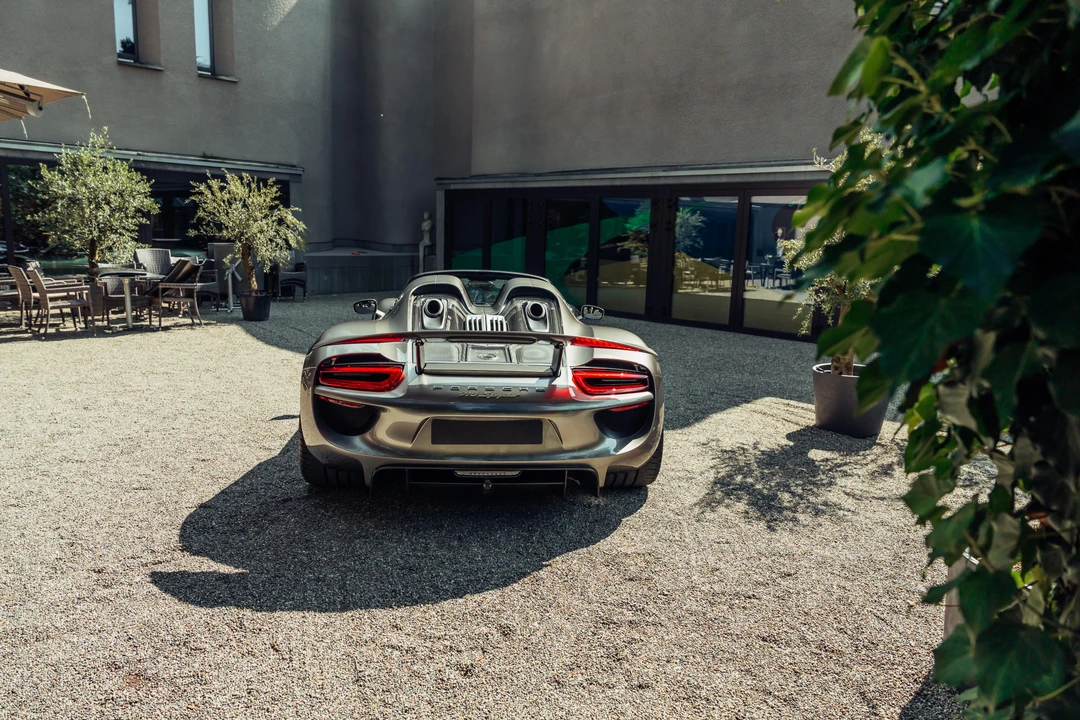 2015 Porsche 918 Spyder - Image 19 of 31