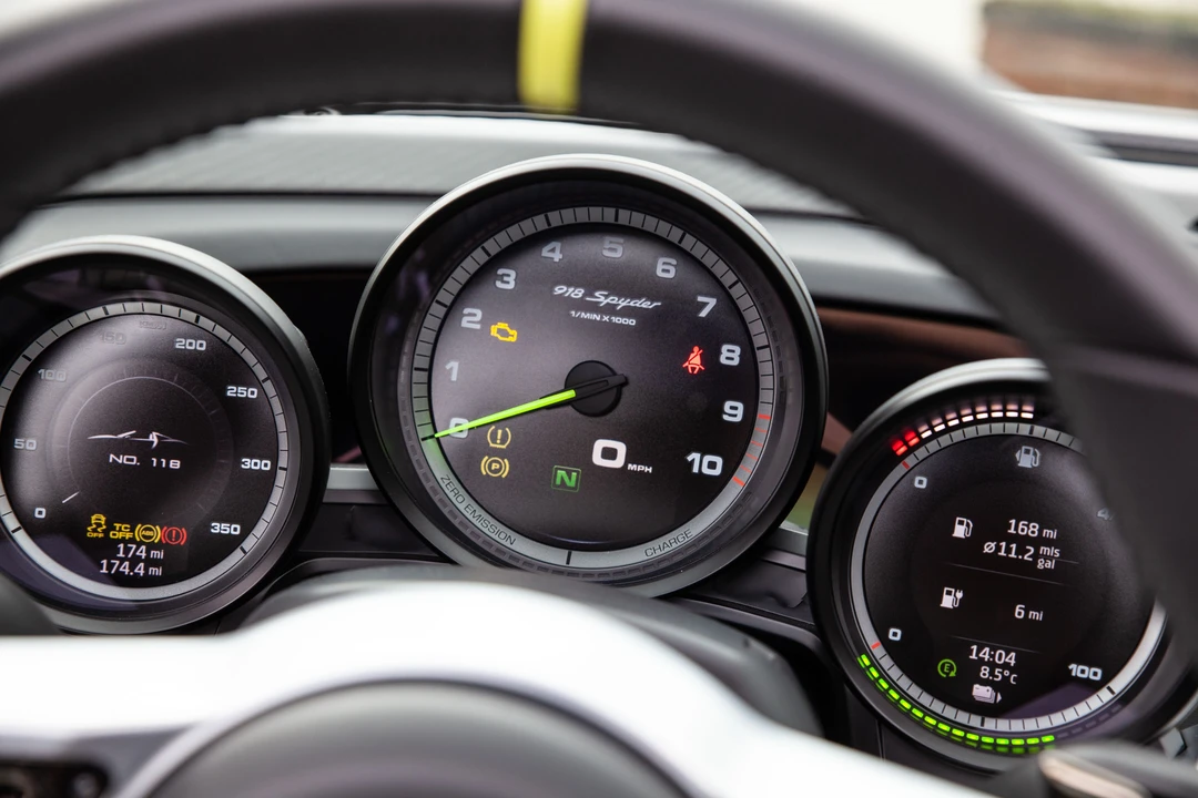 2015 Porsche 918 Spyder - Image 24 of 31