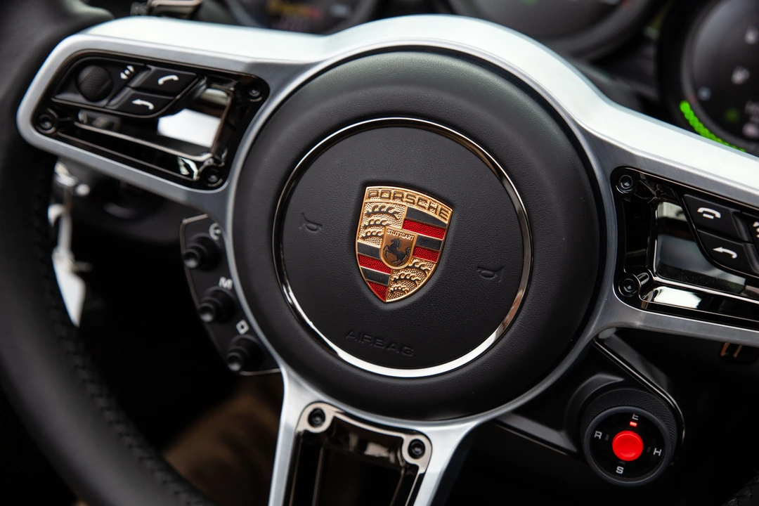 2015 Porsche 918 Spyder - Image 21 of 31