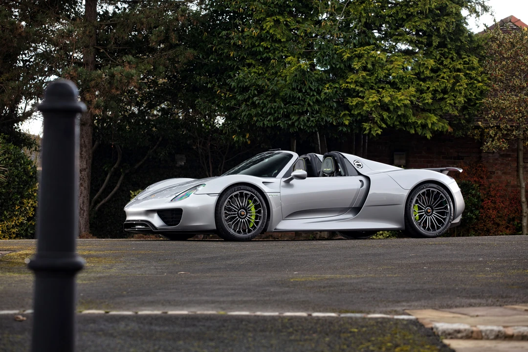 2015 Porsche 918 Spyder - Image 6 of 31