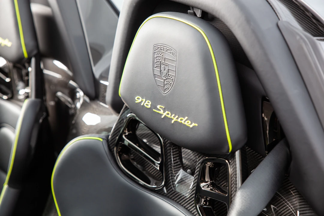 2015 Porsche 918 Spyder - Image 26 of 31