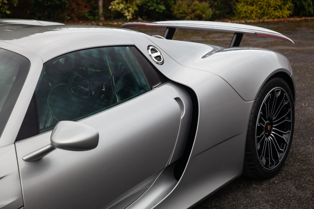 2015 Porsche 918 Spyder - Image 9 of 31