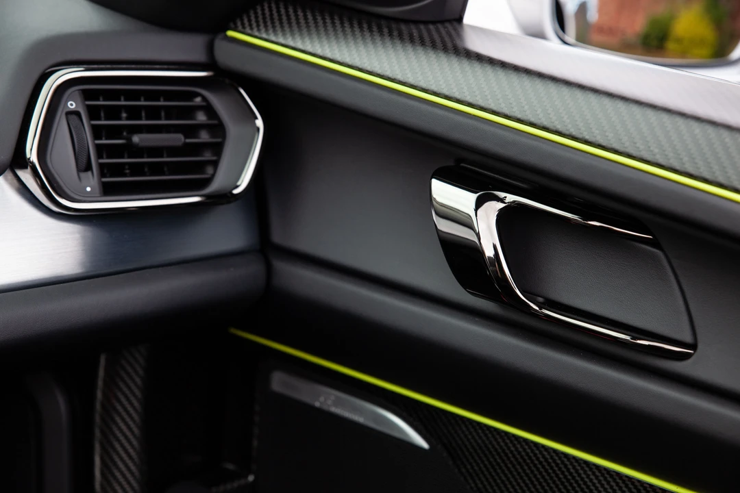 2015 Porsche 918 Spyder - Image 15 of 31