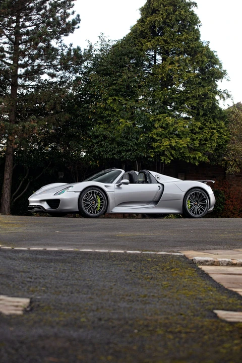 2015 Porsche 918 Spyder - Image 16 of 31