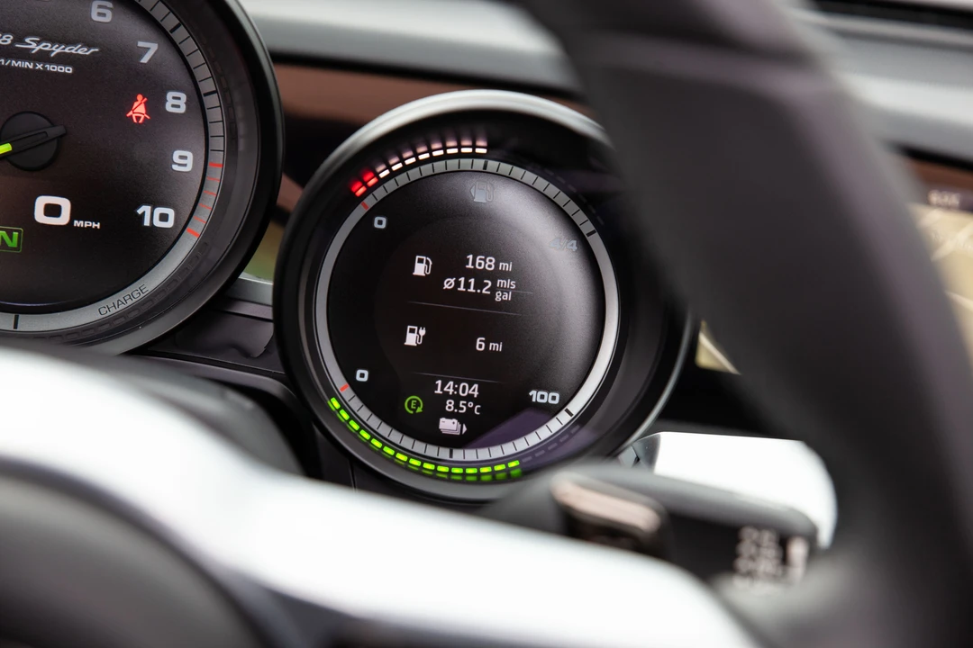 2015 Porsche 918 Spyder - Image 23 of 31