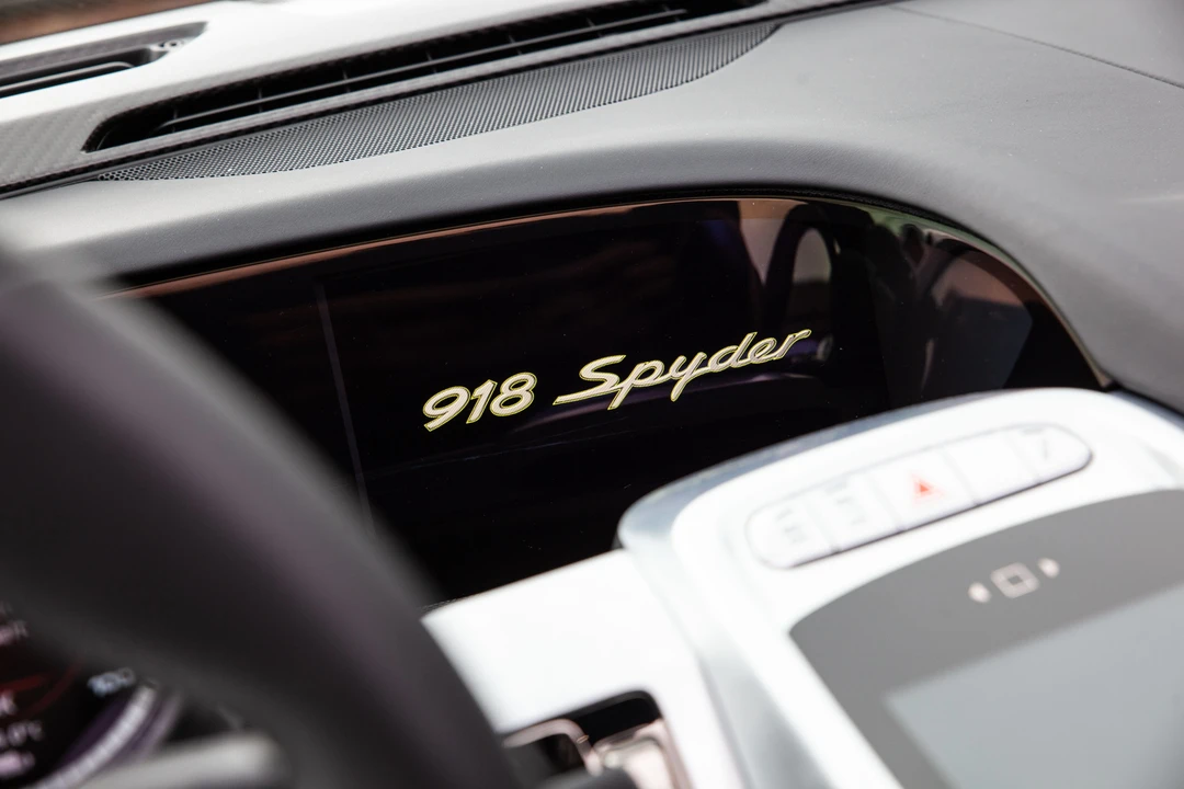 2015 Porsche 918 Spyder - Image 17 of 31