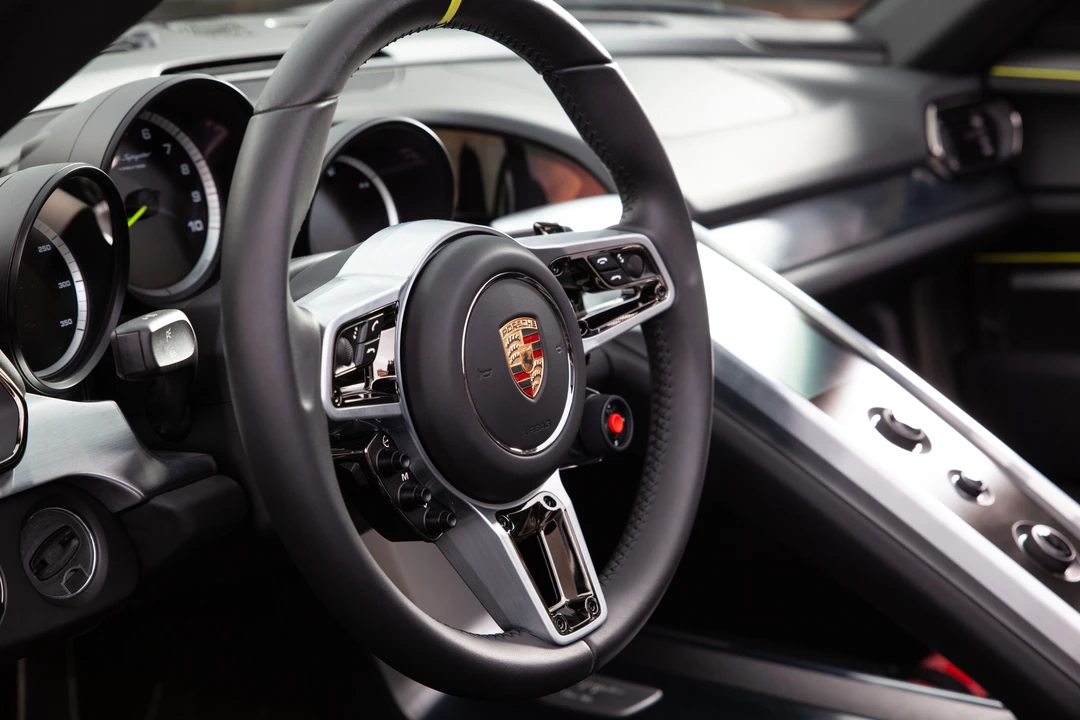 2015 Porsche 918 Spyder - Image 29 of 31