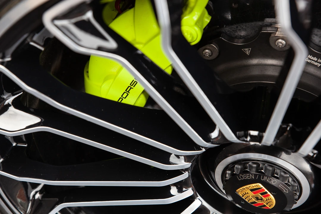 2015 Porsche 918 Spyder - Image 11 of 31
