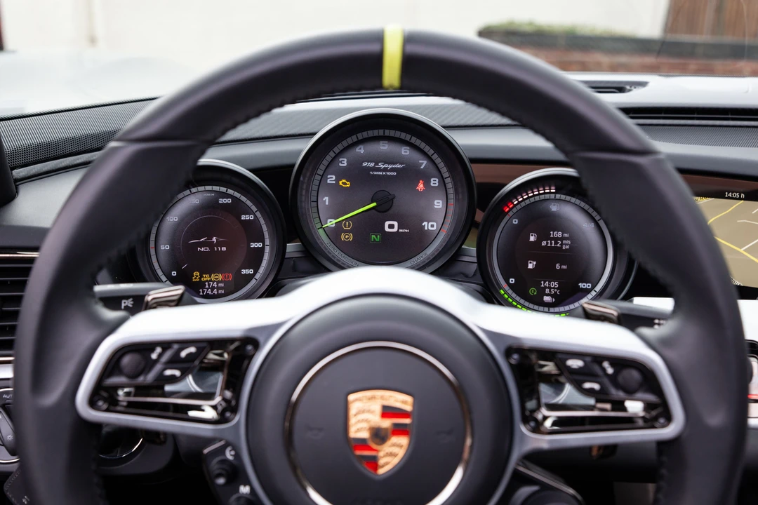 2015 Porsche 918 Spyder - Image 18 of 31