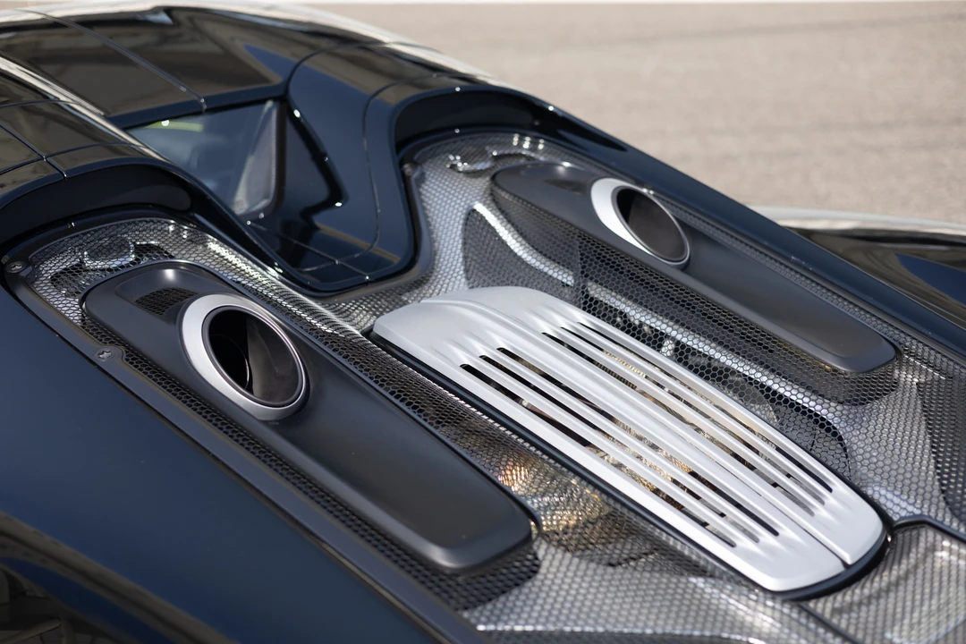 2015 Porsche 918 Spyder - Image 10 of 31
