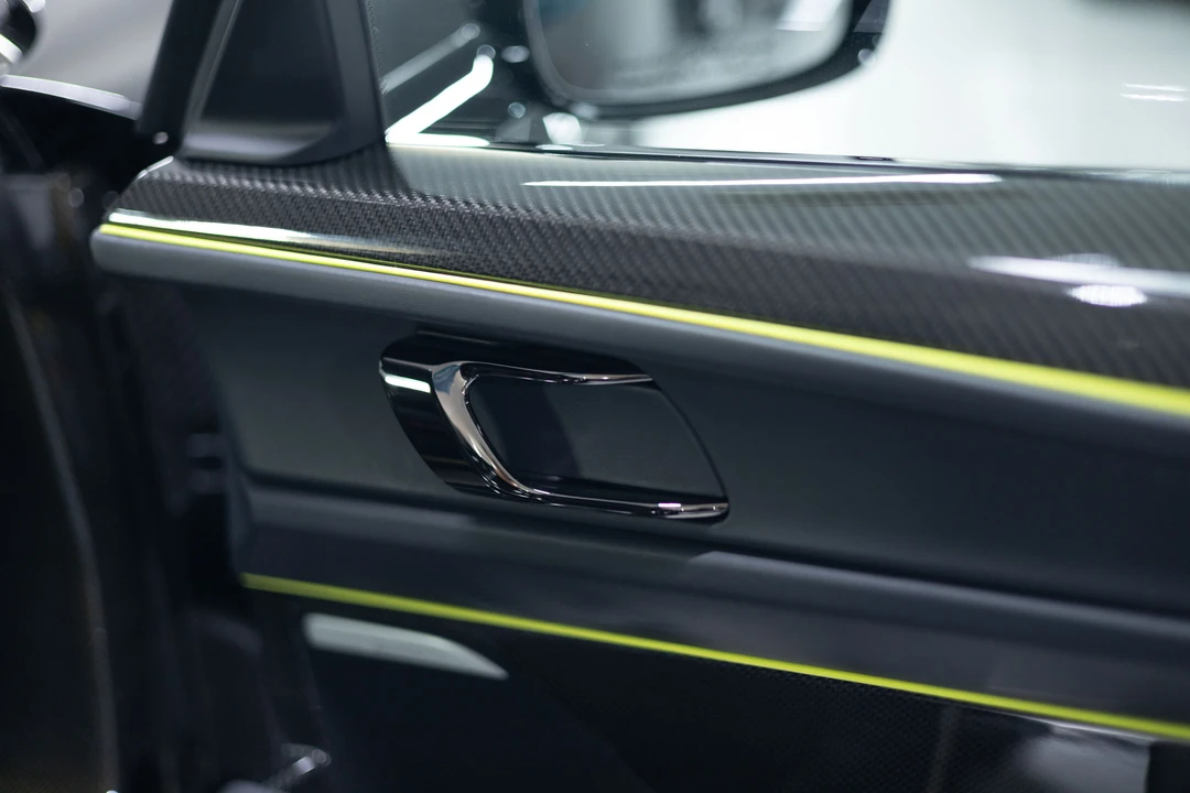 2015 Porsche 918 Spyder - Image 26 of 31