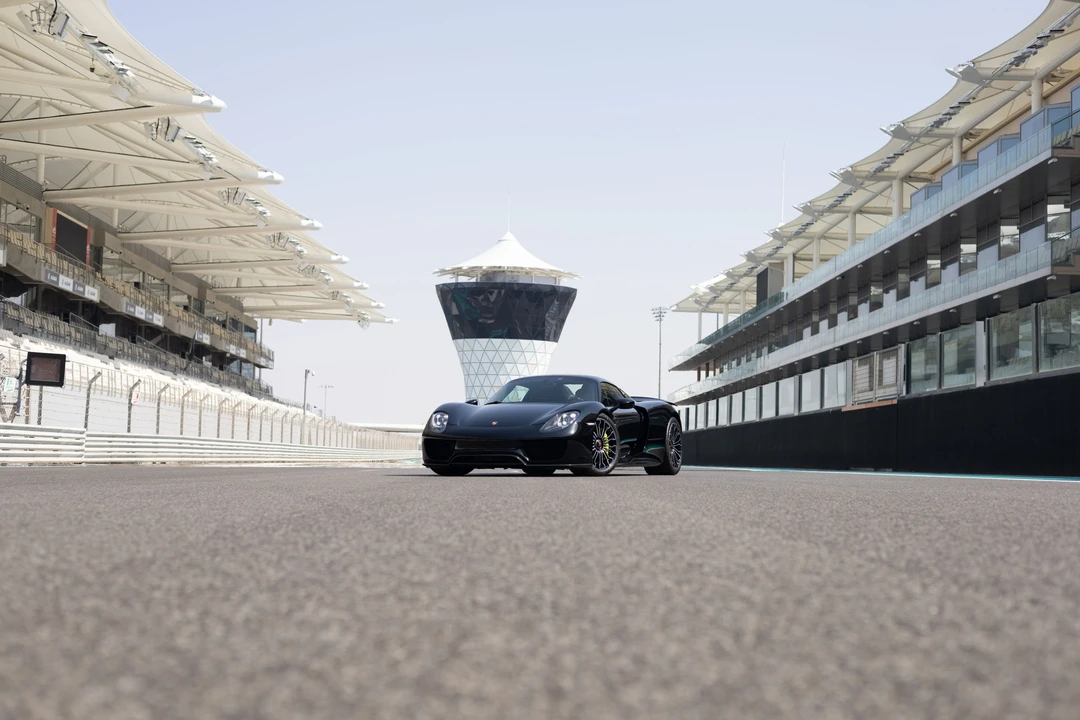 2015 Porsche 918 Spyder - Image 2 of 31
