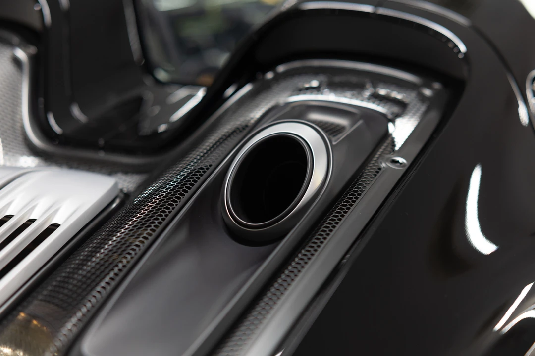 2015 Porsche 918 Spyder - Image 20 of 31