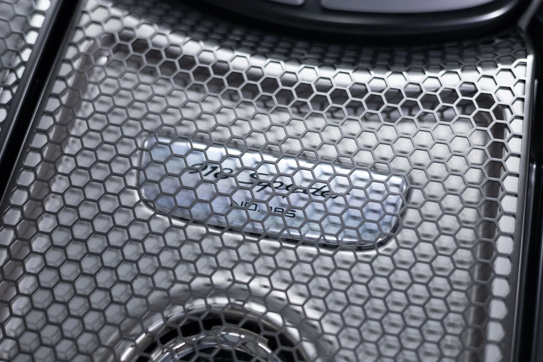2015 Porsche 918 Spyder - Image 24 of 31