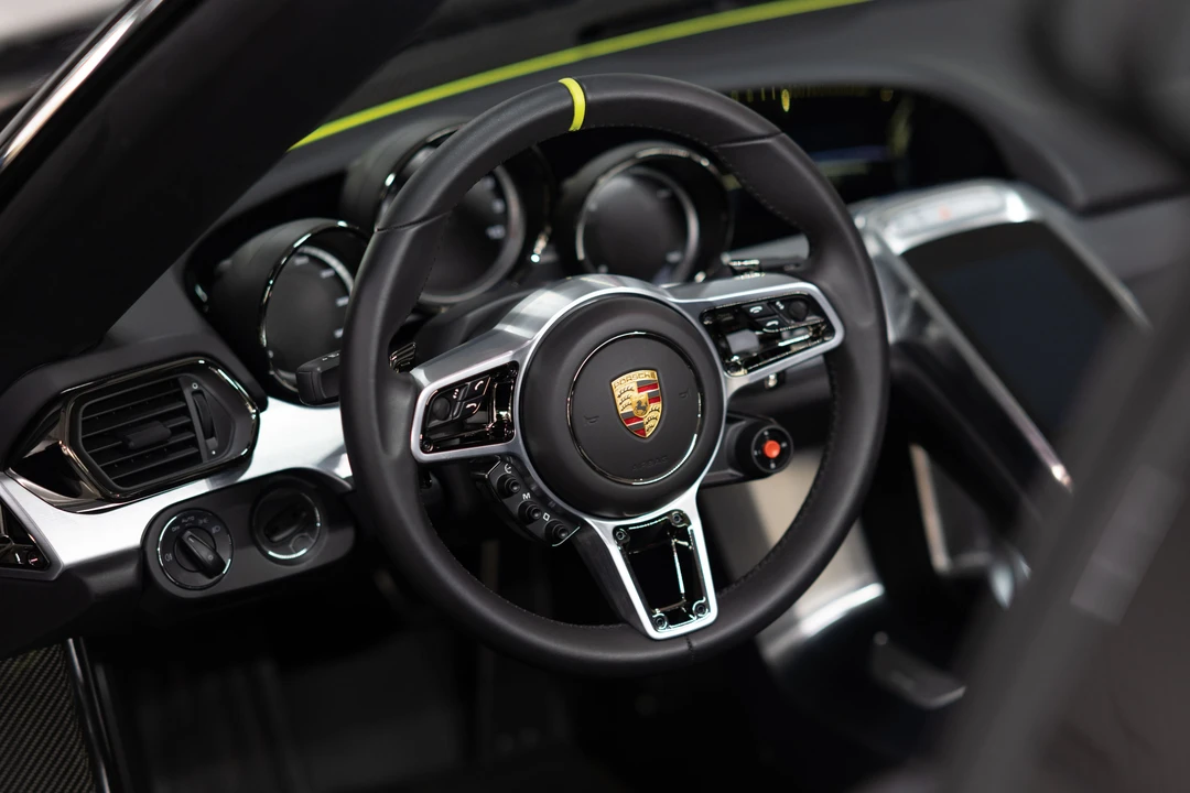 2015 Porsche 918 Spyder - Image 27 of 31