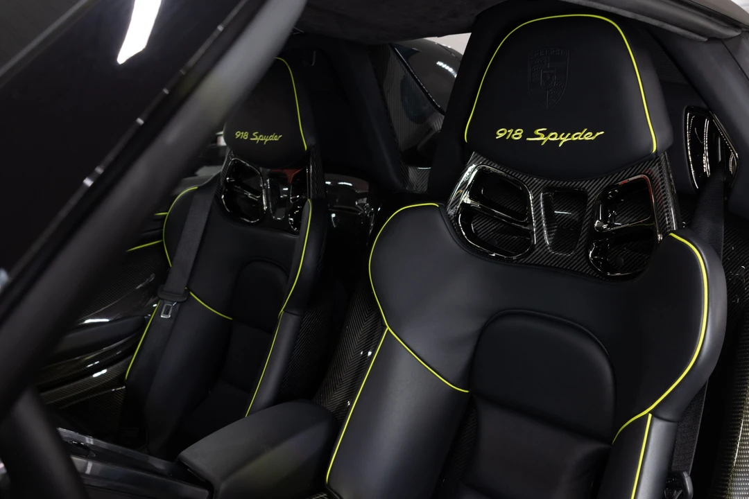 2015 Porsche 918 Spyder - Image 6 of 31