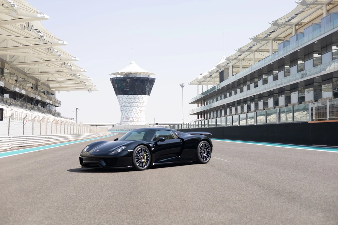 2015 Porsche 918 Spyder - Image 7 of 31