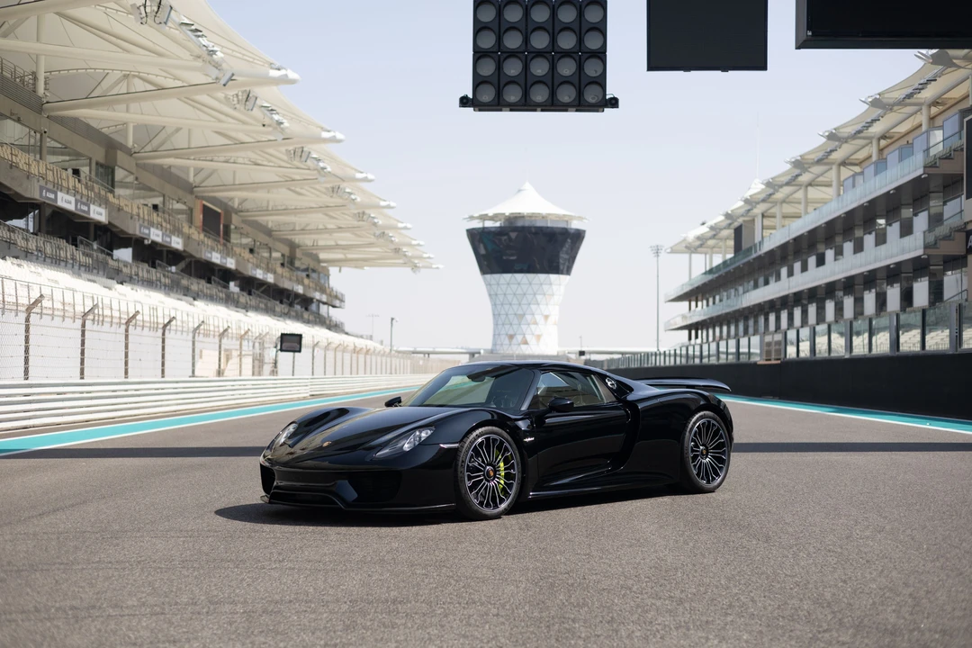 2015 Porsche 918 Spyder - Image 21 of 31