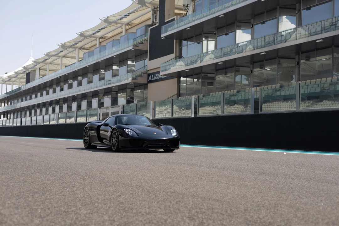 2015 Porsche 918 Spyder - Image 3 of 31