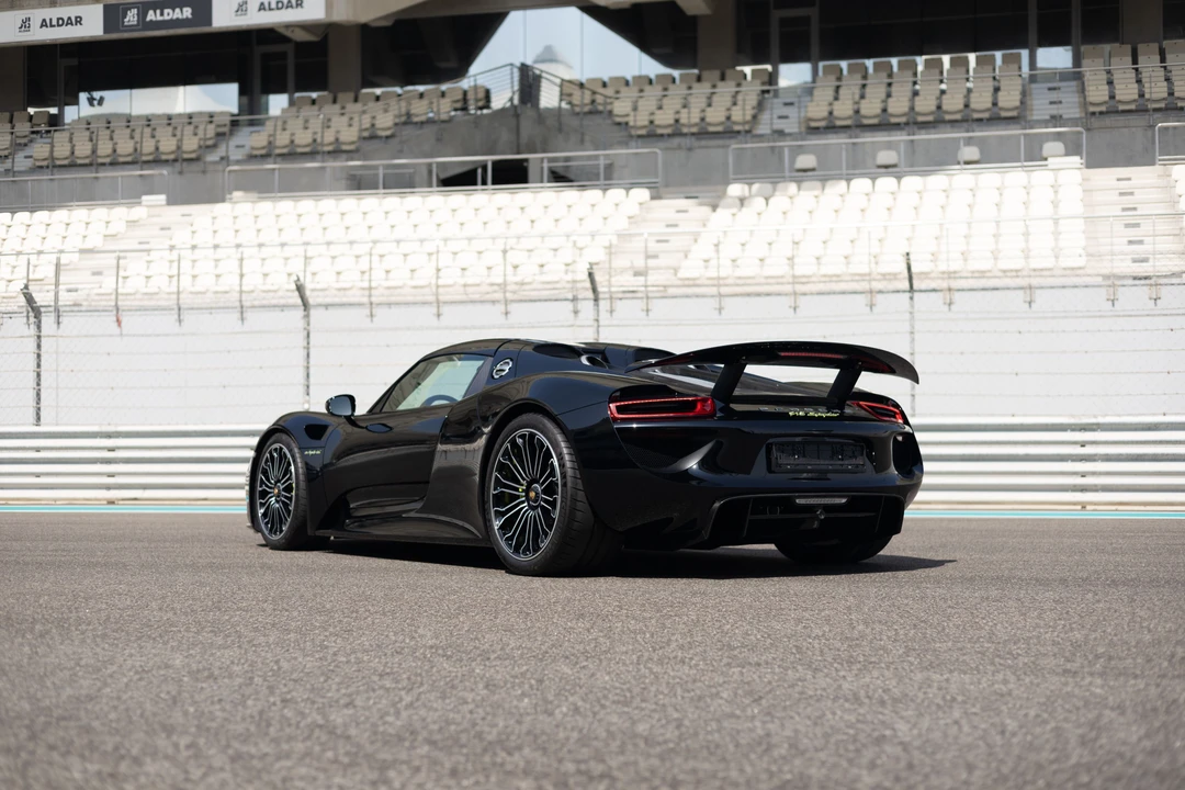 2015 Porsche 918 Spyder - Image 15 of 31