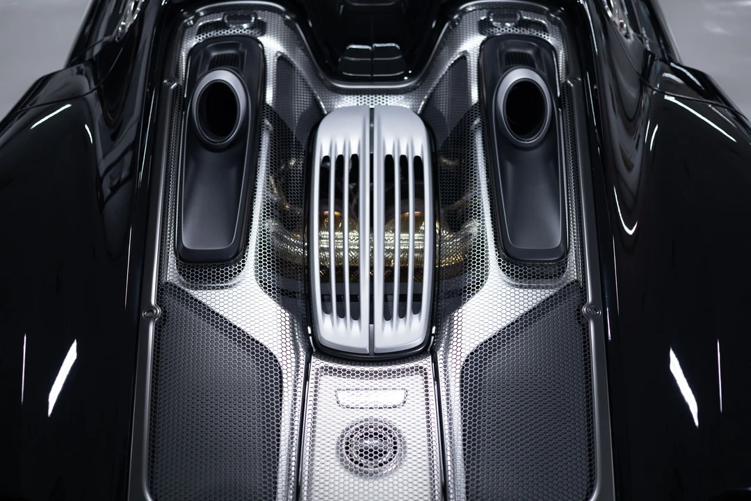 2015 Porsche 918 Spyder - Image 25 of 31