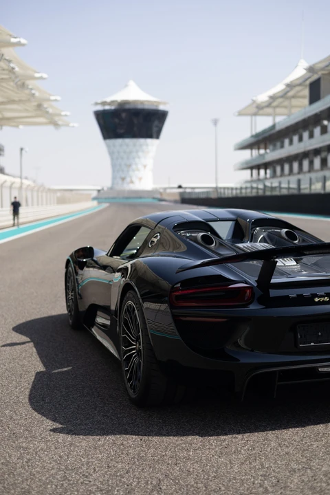 2015 Porsche 918 Spyder - Image 18 of 31