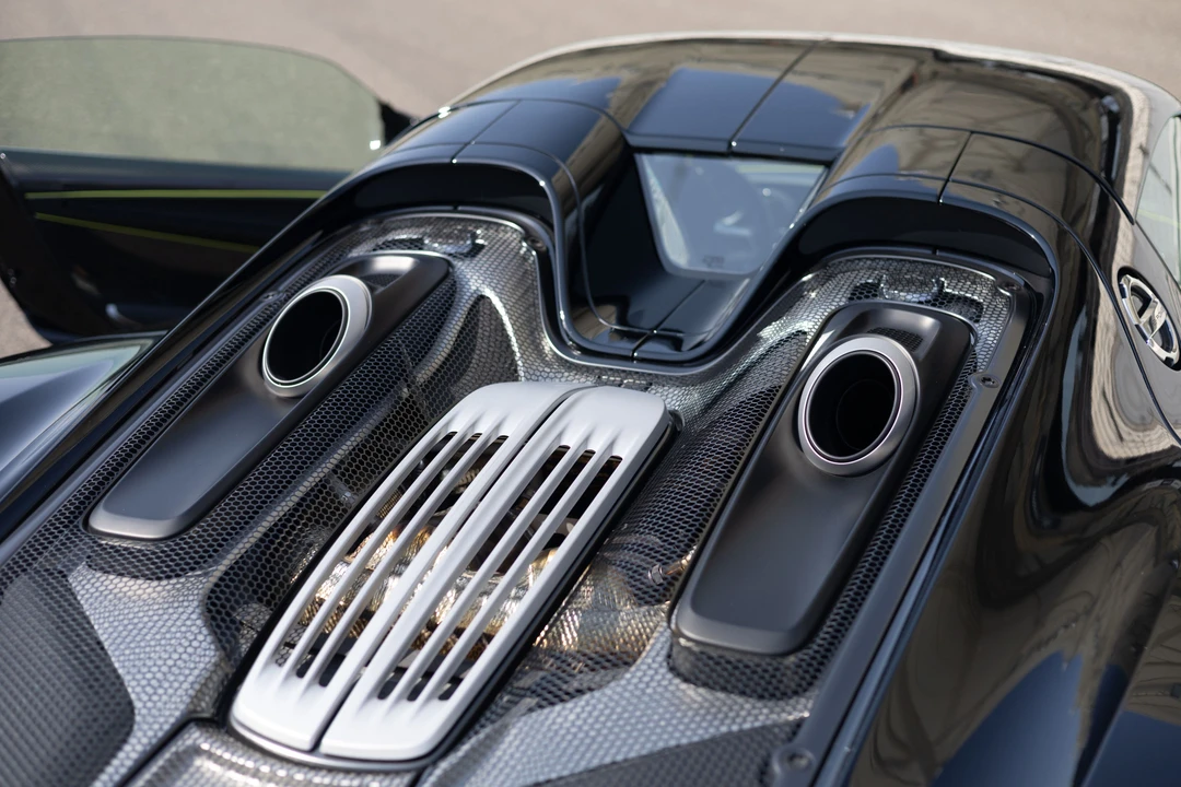 2015 Porsche 918 Spyder - Image 9 of 31