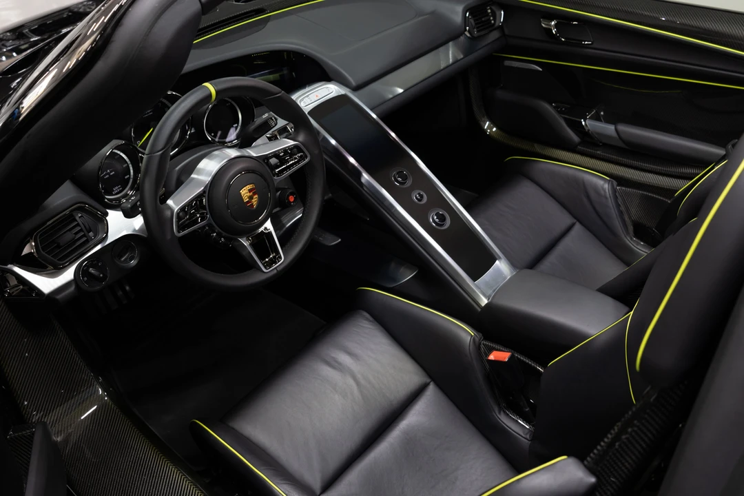 2015 Porsche 918 Spyder - Image 8 of 31