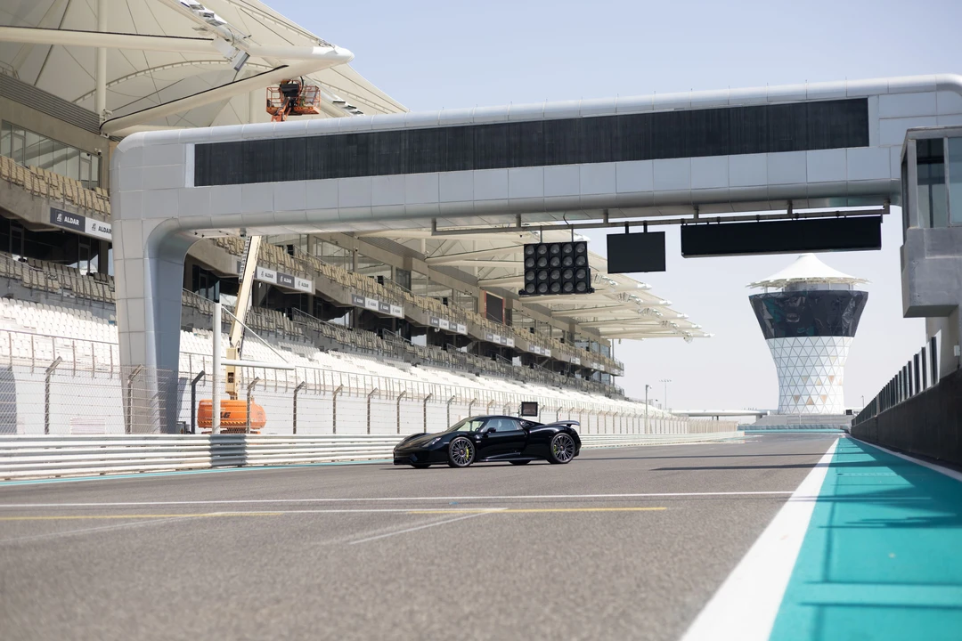 2015 Porsche 918 Spyder - Image 19 of 31