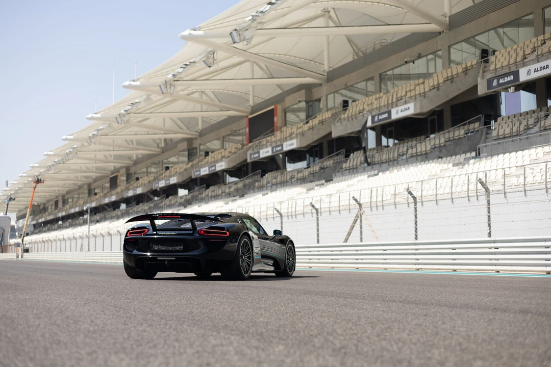 2015 Porsche 918 Spyder - Image 16 of 31