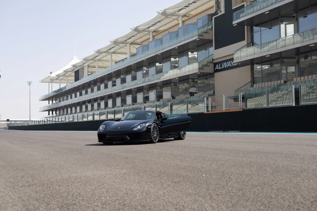 2015 Porsche 918 Spyder - Image 4 of 31